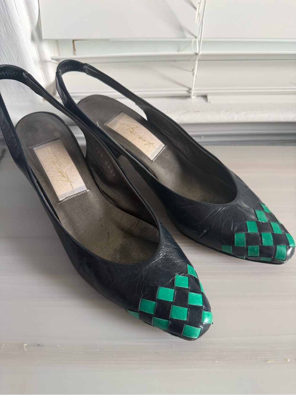 Vintage Navy Slingback Pointed-Toe Pumps with Green Woven Accent